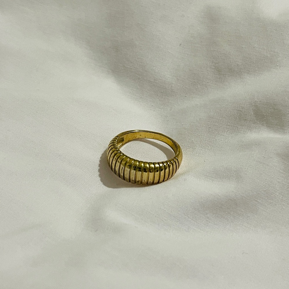 Grooved Sculptural Ring Anthropologie’s